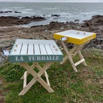 Support pliant pour plateau en bois